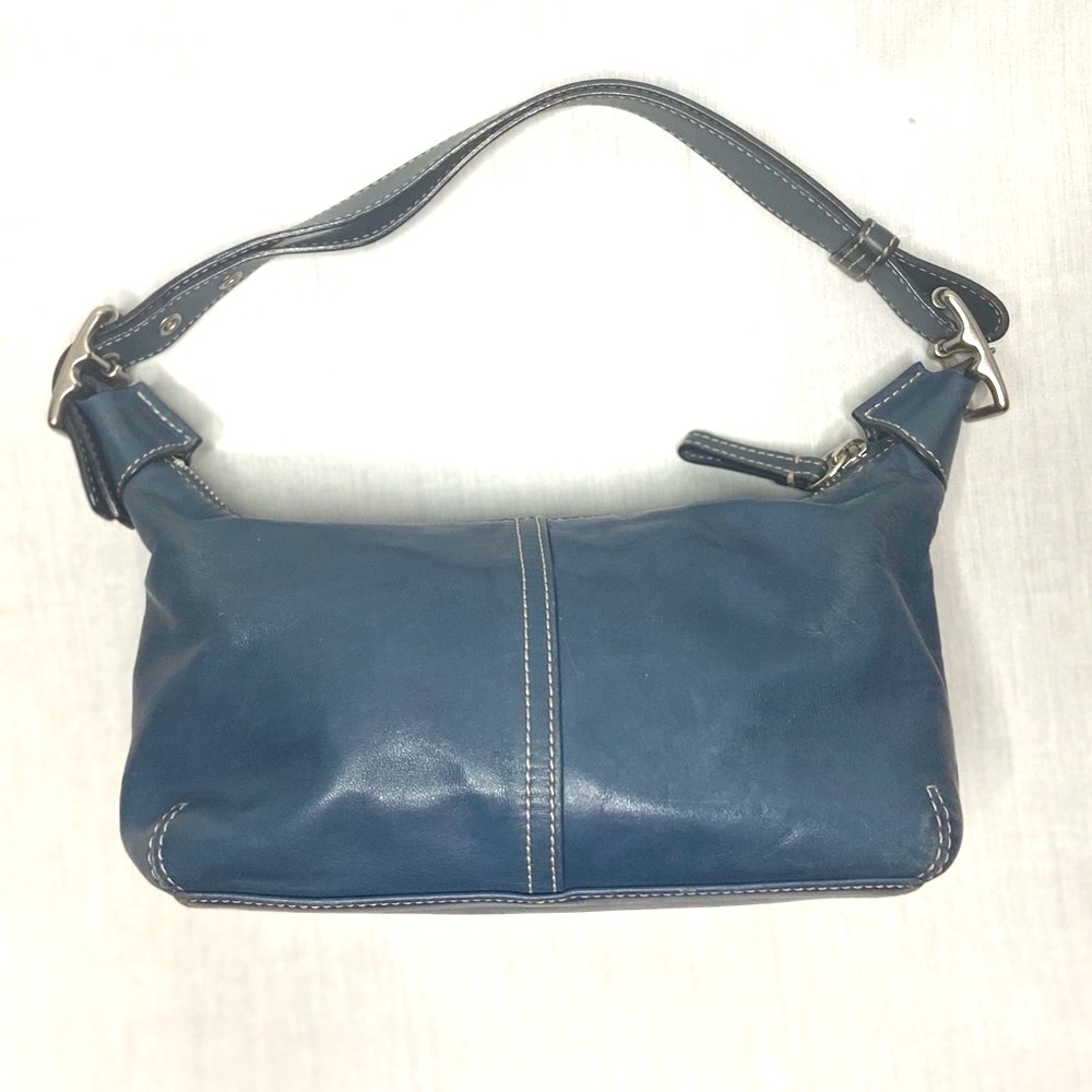 Vintage Coach Authentic Leather Shoulder Bag w/Adj. Strap. Silver Hardware